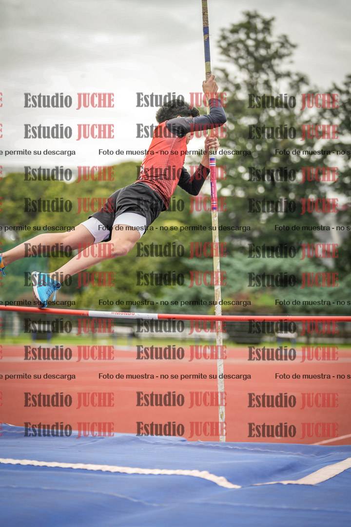 Fotos del salto con garrocha de varones - decatlón 8