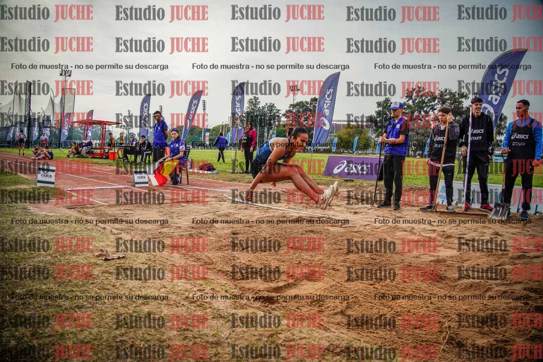 Fotos del salto en largo de mujeres