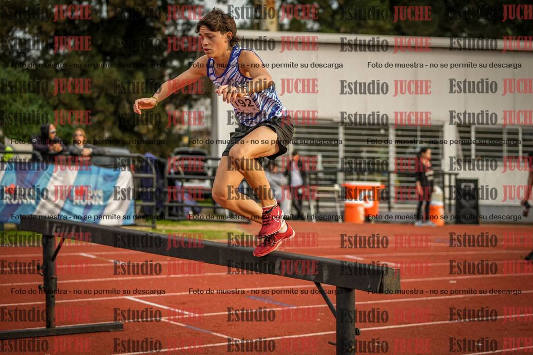 Fotos de los 3000 m con obstáculos de varones