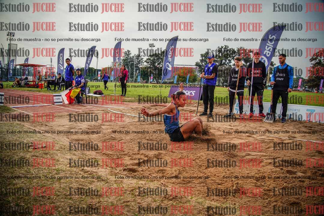 Fotos del salto en largo de mujeres