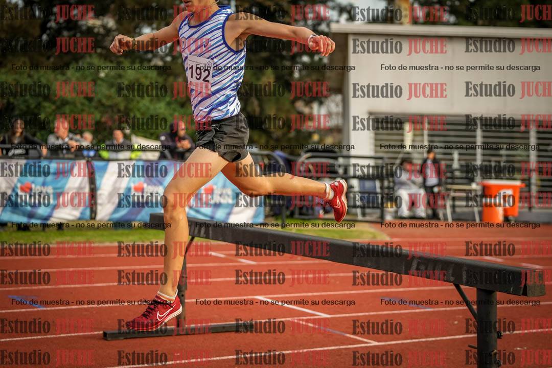 Fotos de los 3000 m con obstáculos de varones