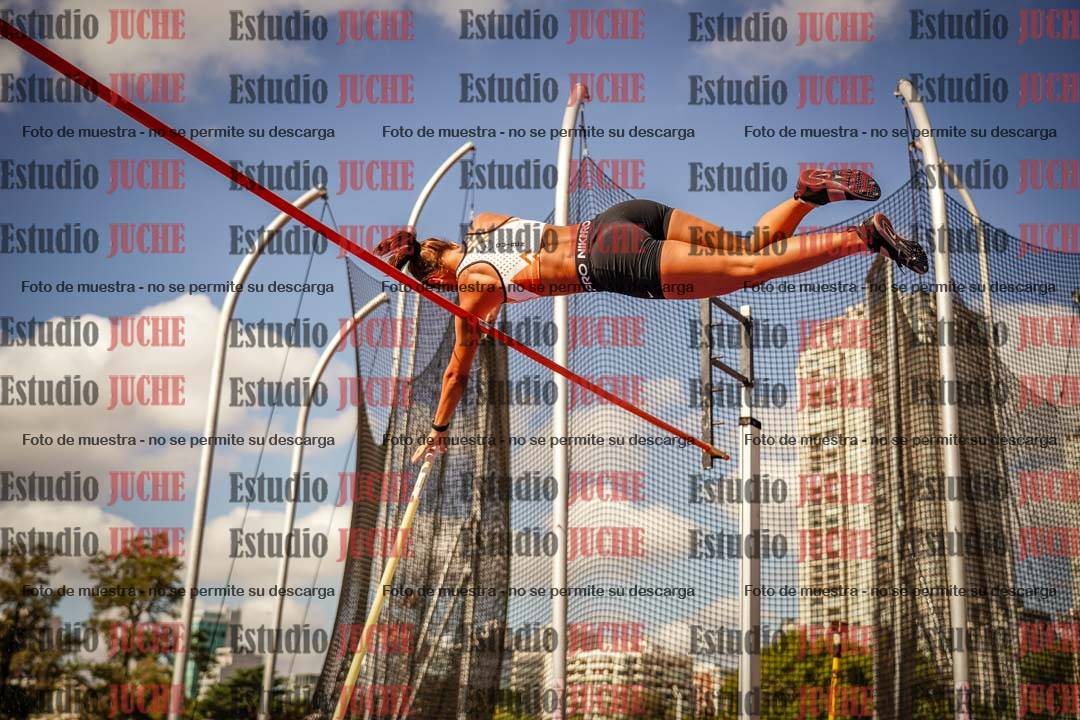 Fotos del salto con garrocha de mujeres y varones