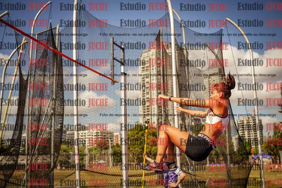 Fotos del salto con garrocha de mujeres y varones