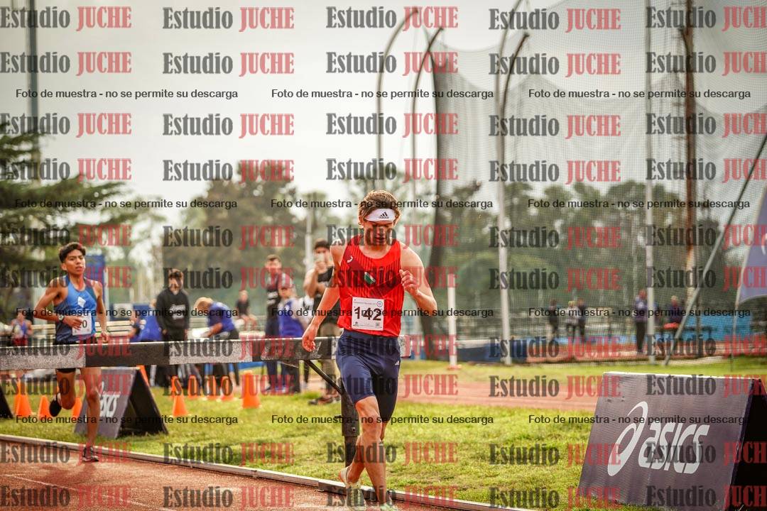 Fotos de los 3000 m con obstáculos de varones