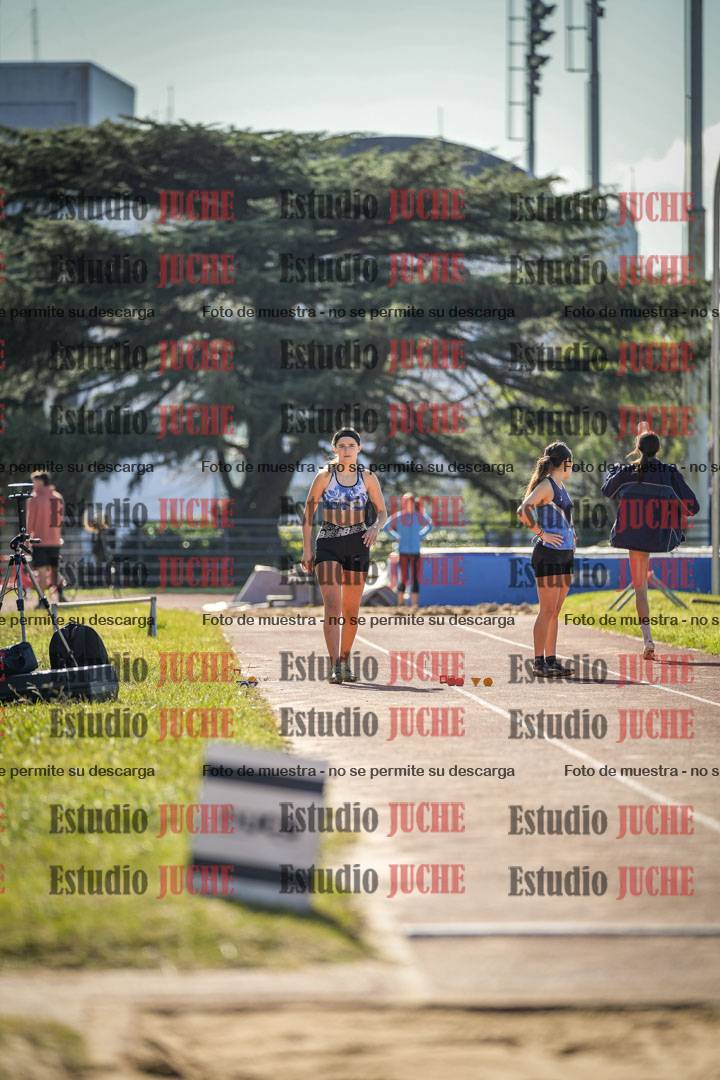 Fotos del salto en largo de mujeres