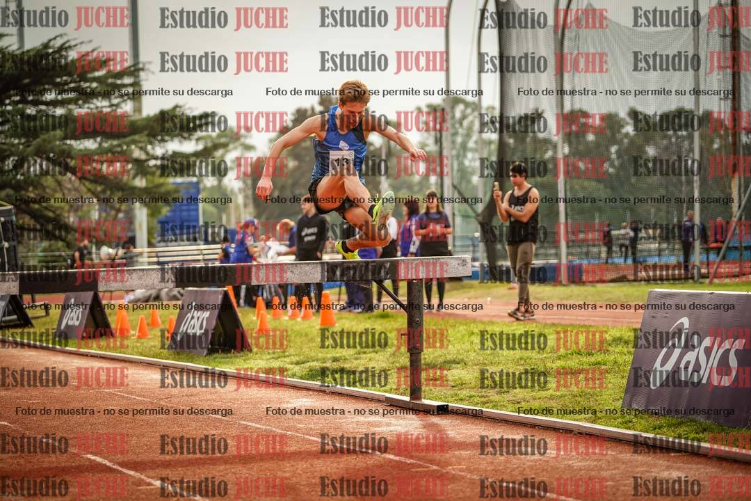 Fotos de los 3000 m con obstáculos de varones