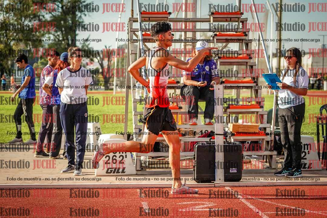 Fotos de los 2000 m con obstáculos de varones