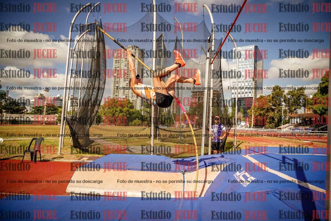 Fotos del salto con garrocha de mujeres y varones