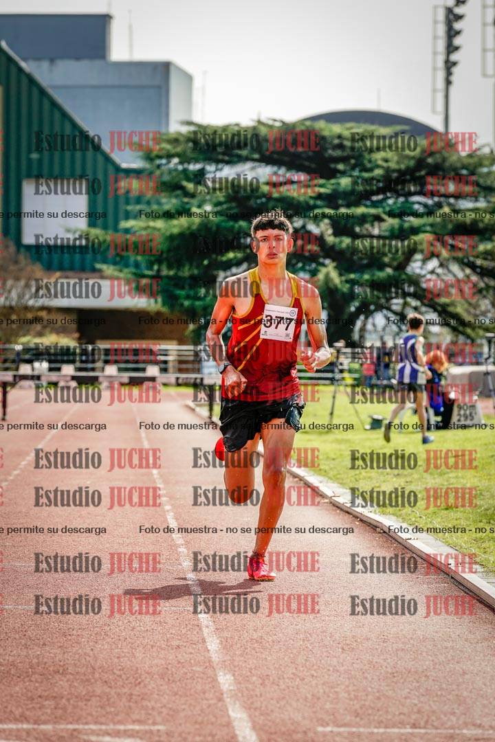 Fotos de los 1500 m con obstáculos de varones