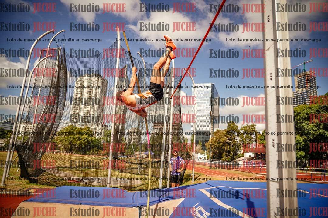 Fotos del salto con garrocha de mujeres y varones