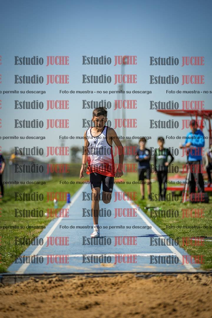 Fotos del salto en largo de varones - U12