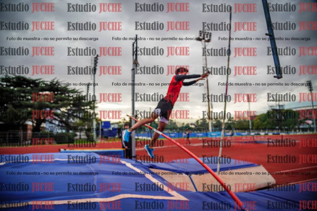 Fotos del salto con garrocha de varones - decatlón 8