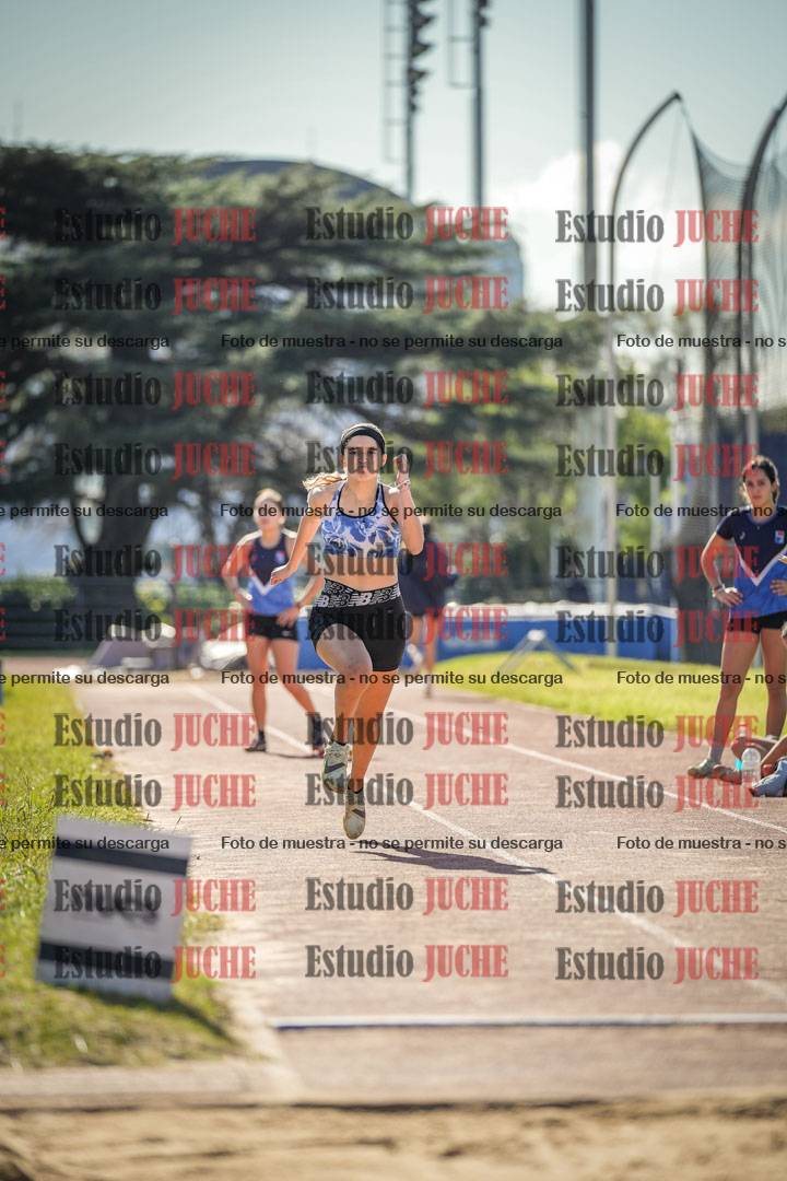 Fotos del salto en largo de mujeres