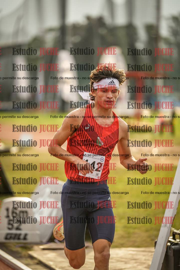 Fotos de los 3000 m con obstáculos de varones