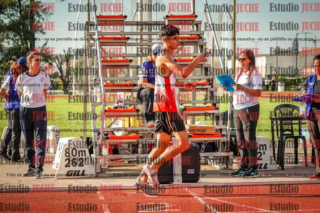 Fotos de los 2000 m con obstáculos de varones