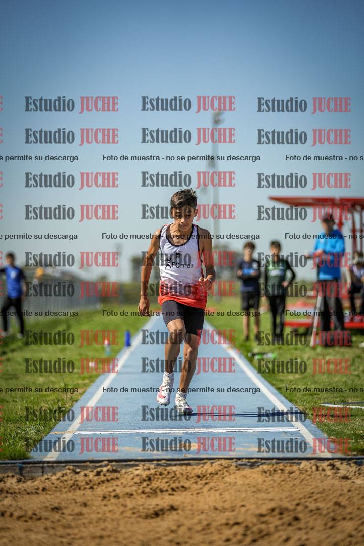 Fotos del salto en largo de varones - U12