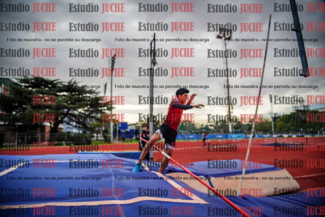Fotos del salto con garrocha de varones - decatlón 8