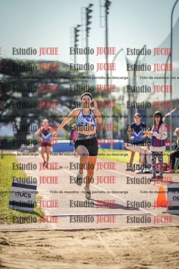 Fotos del salto en largo de mujeres