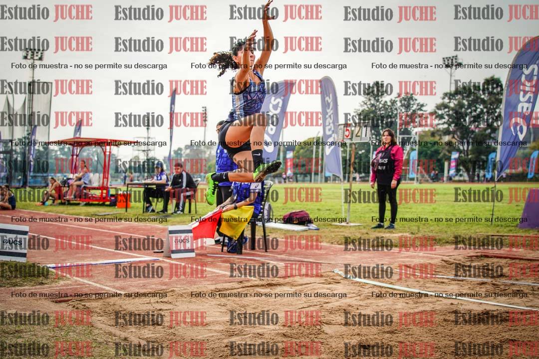 Fotos del salto en largo de mujeres