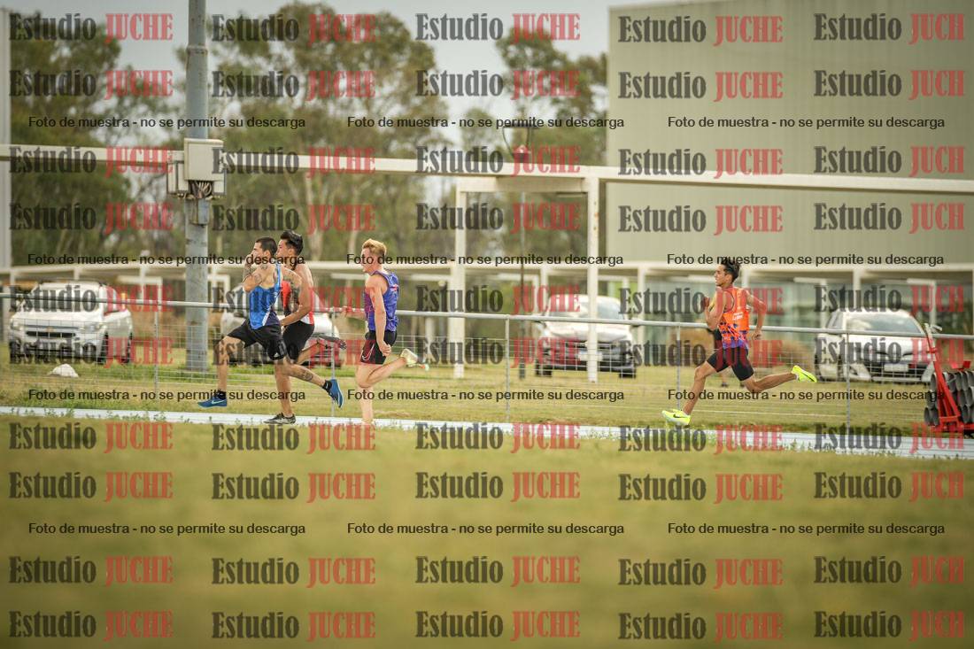 Fotos de los 300 m llanos de varones