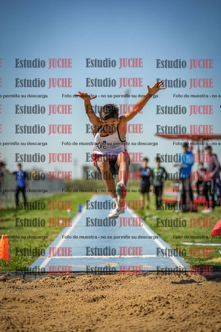 Fotos del salto en largo de varones - U12