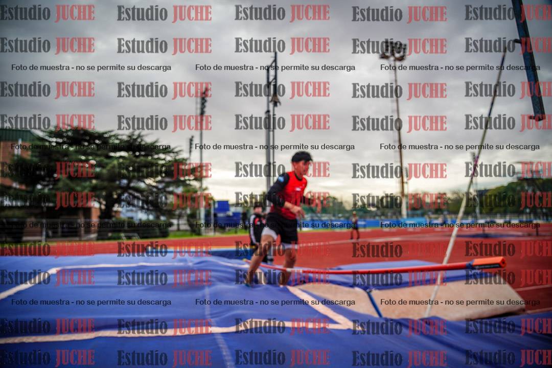 Fotos del salto con garrocha de varones - decatlón 8