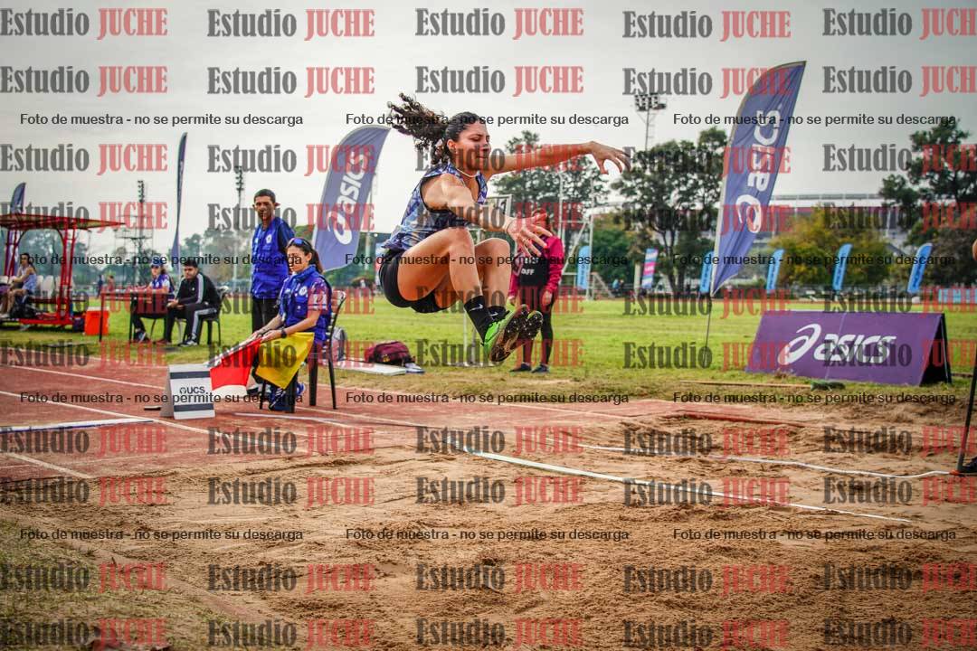 Fotos del salto en largo de mujeres
