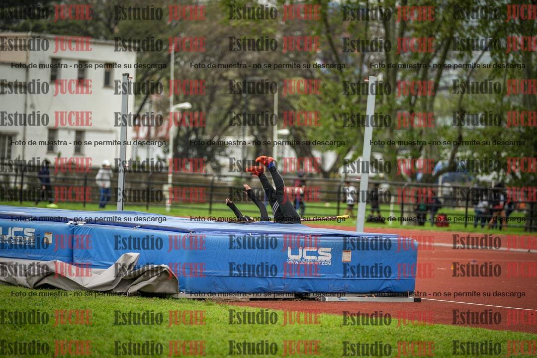 Fotos del salto en alto de mujeres y varones - todos los grupos
