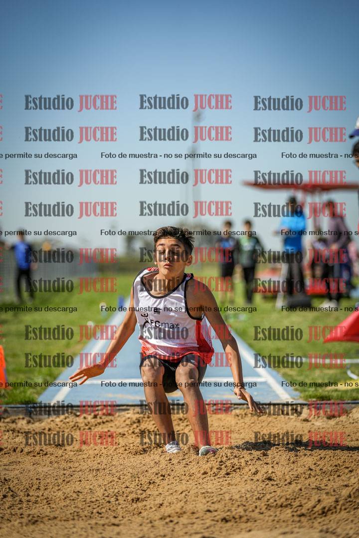 Fotos del salto en largo de varones - U12