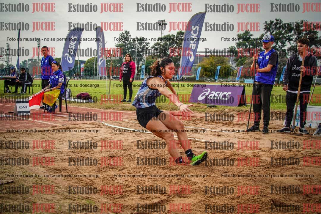 Fotos del salto en largo de mujeres