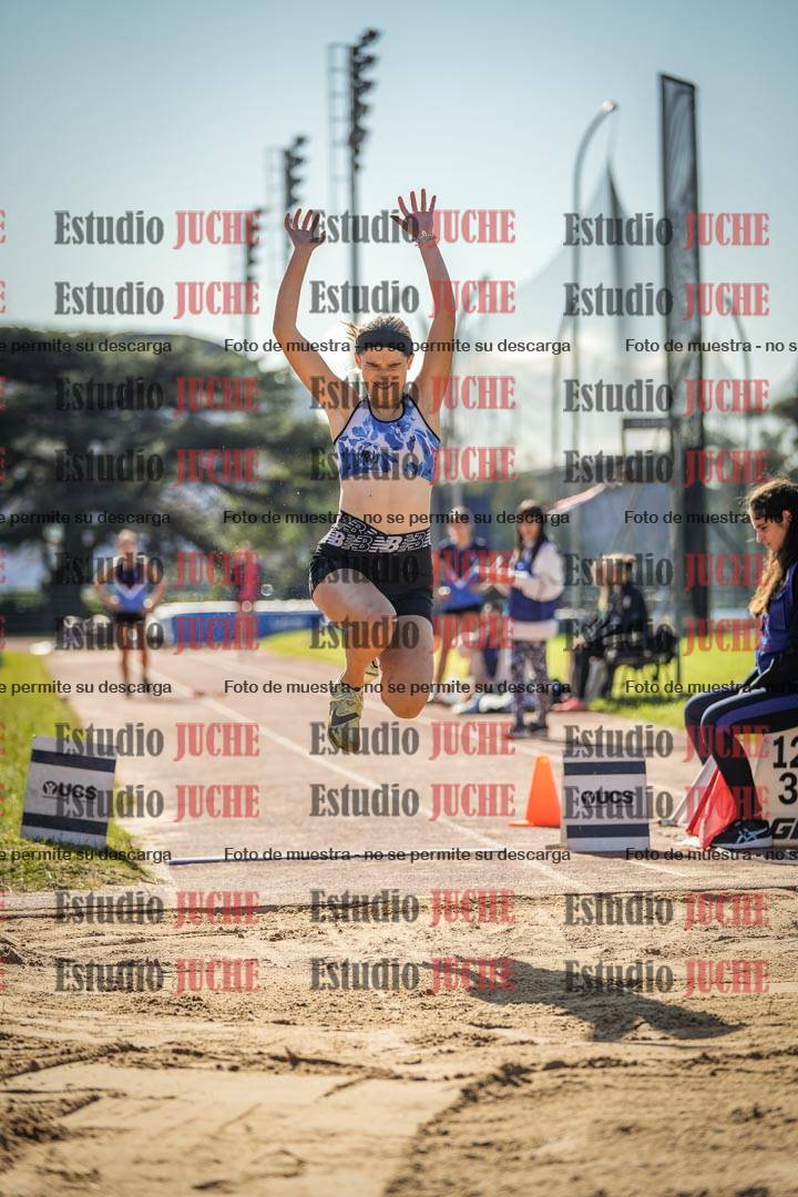 Fotos del salto en largo de mujeres