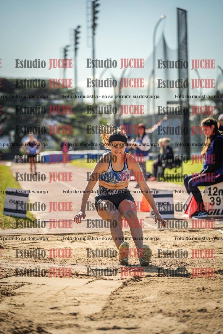 Fotos del salto en largo de mujeres