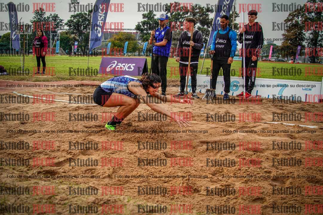 Fotos del salto en largo de mujeres