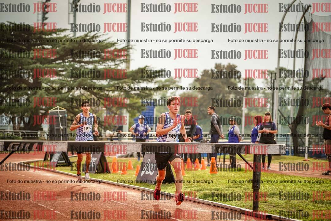 Fotos de los 3000 m con obstáculos de varones