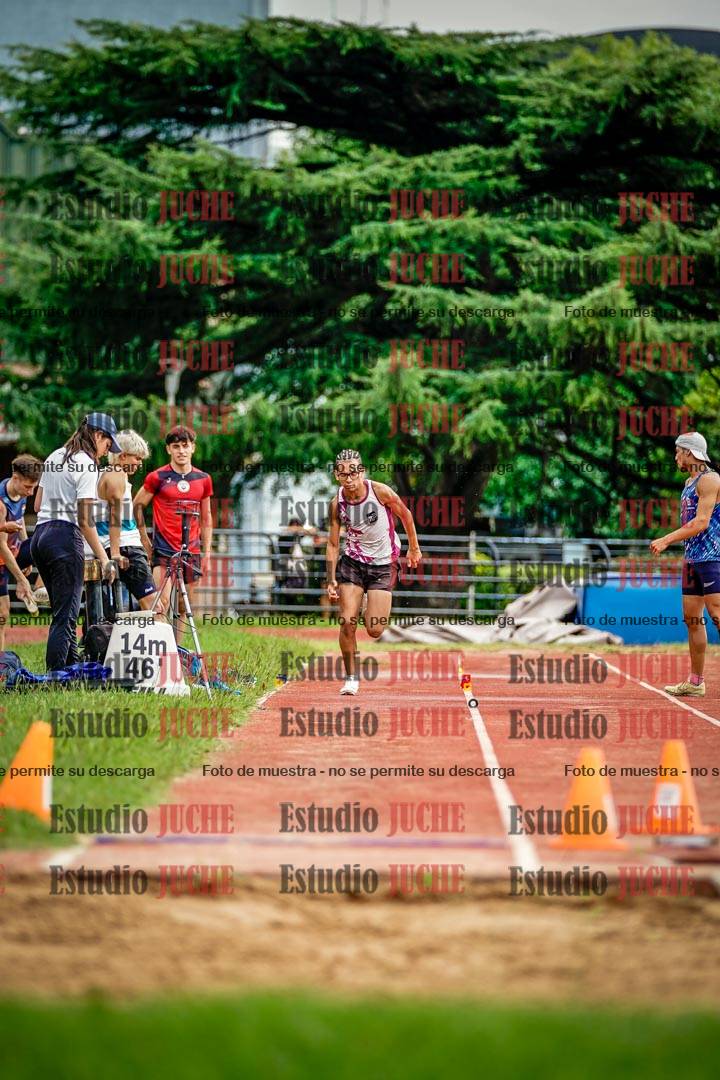 Fotos del salto en largo de varones