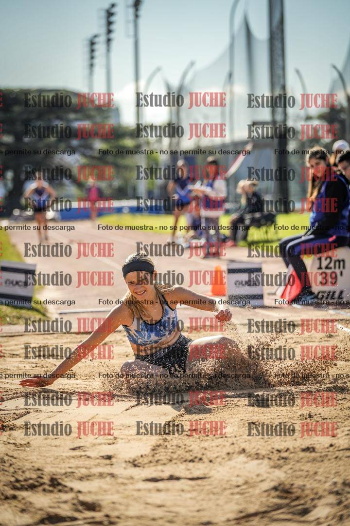 Fotos del salto en largo de mujeres
