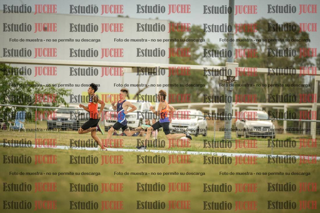 Fotos de los 300 m llanos de varones