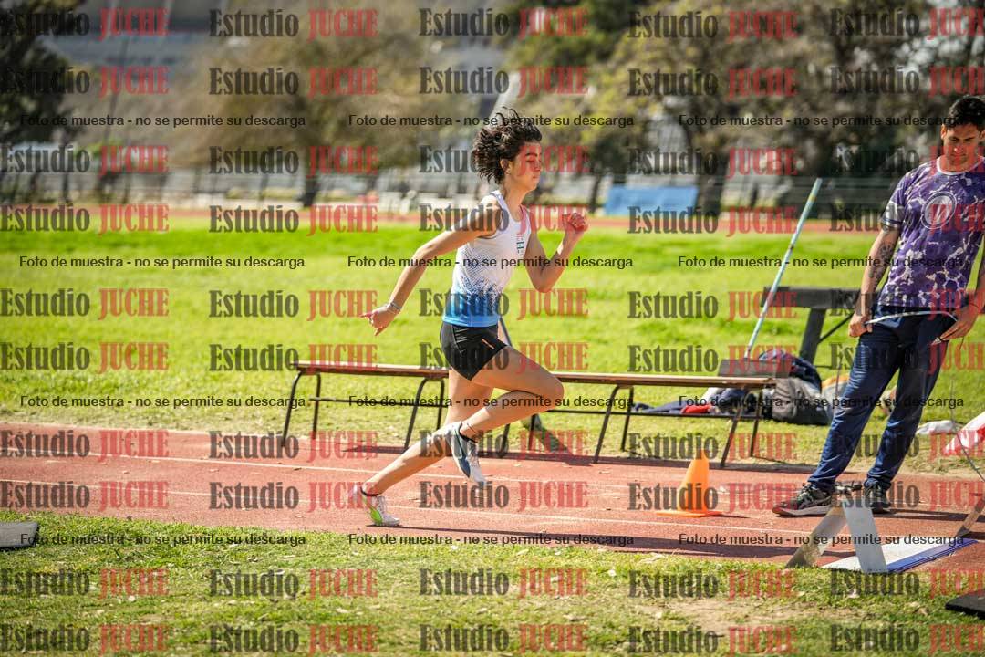 Fotos del salto en largo de mujeres - ambas categorías