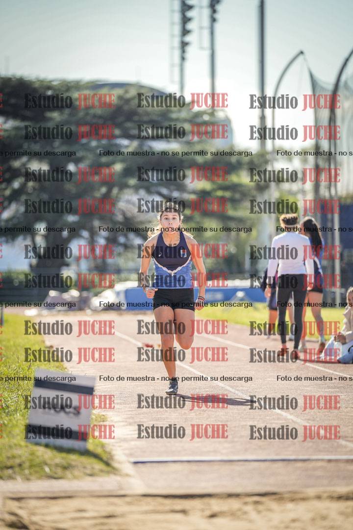 Fotos del salto en largo de mujeres