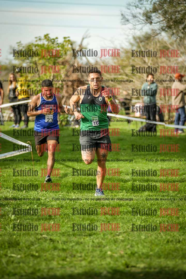 Fotos de la llegada del cross de 4000 m - varones