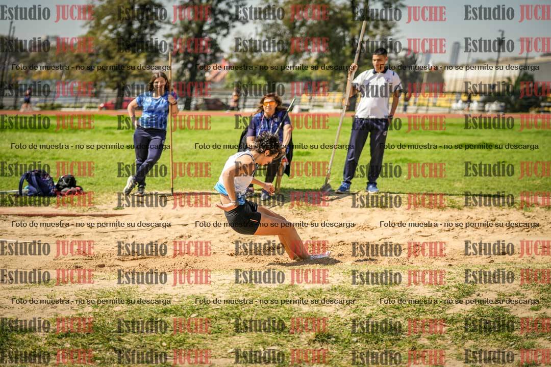 Fotos del salto en largo de mujeres - ambas categorías