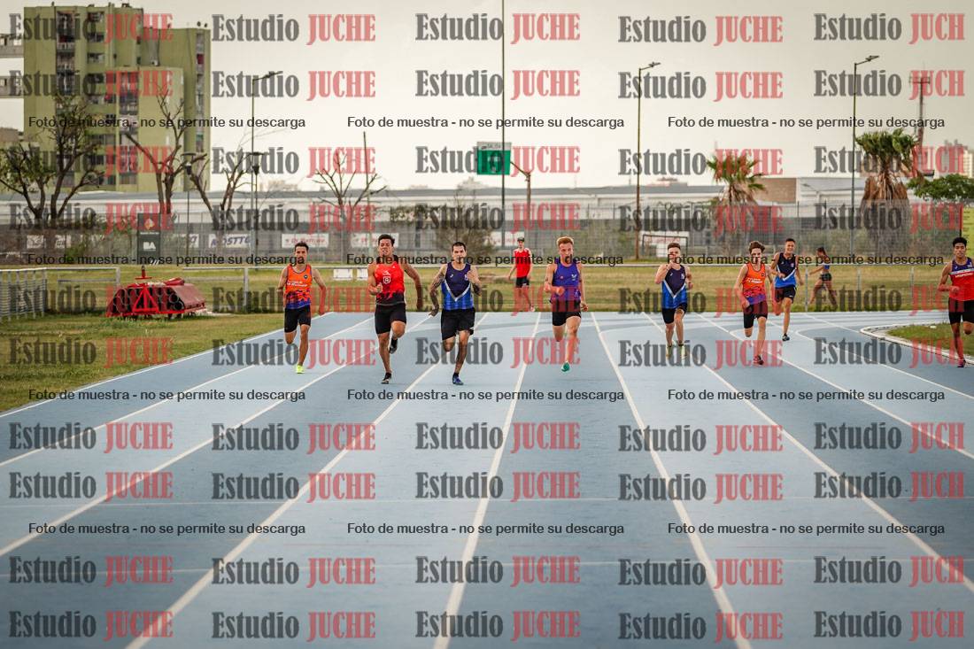 Fotos de los 300 m llanos de varones