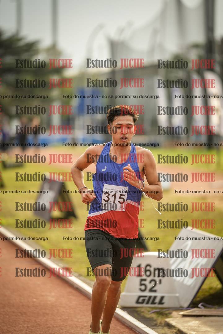 Fotos de los 3000 m con obstáculos de varones