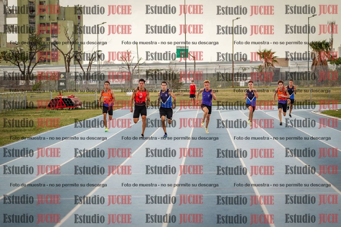Fotos de los 300 m llanos de varones