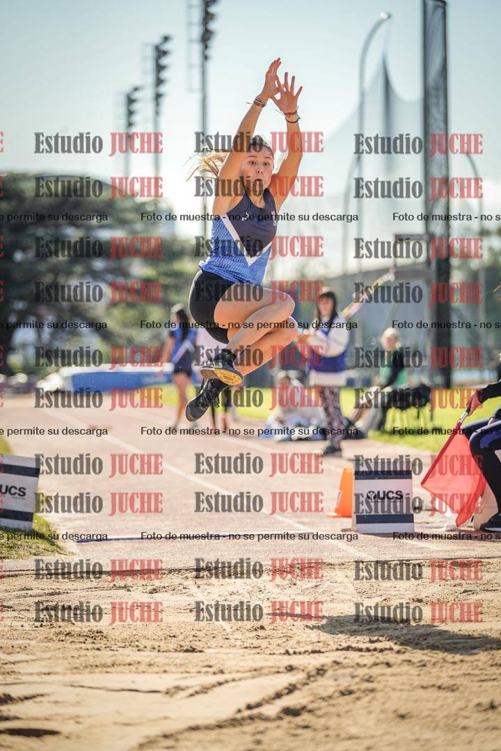Fotos del salto en largo de mujeres