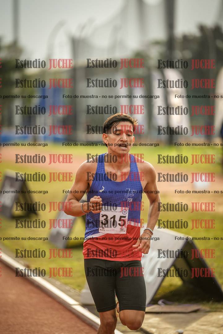 Fotos de los 3000 m con obstáculos de varones