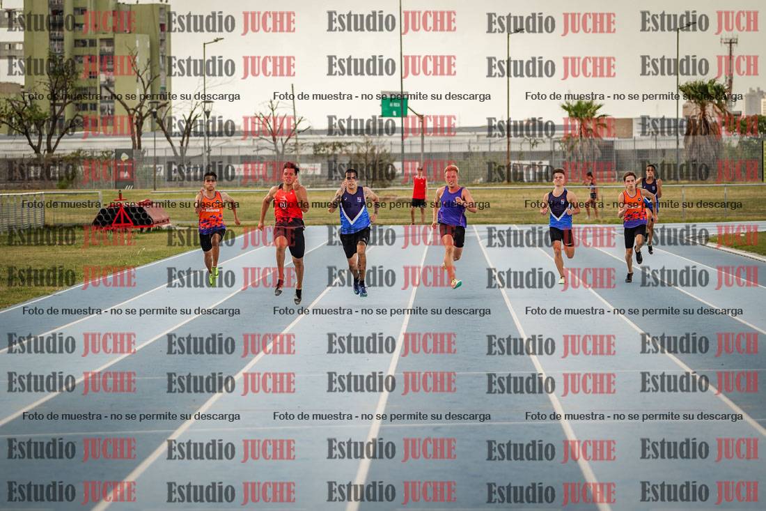 Fotos de los 300 m llanos de varones