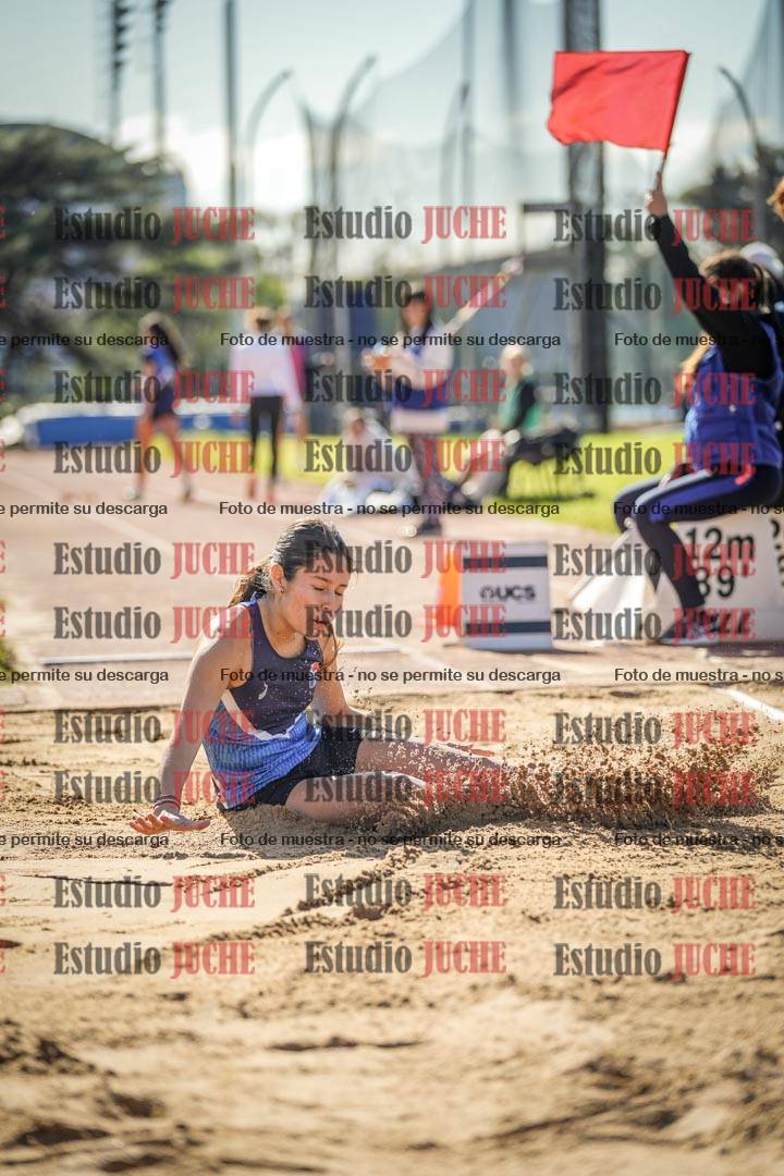Fotos del salto en largo de mujeres