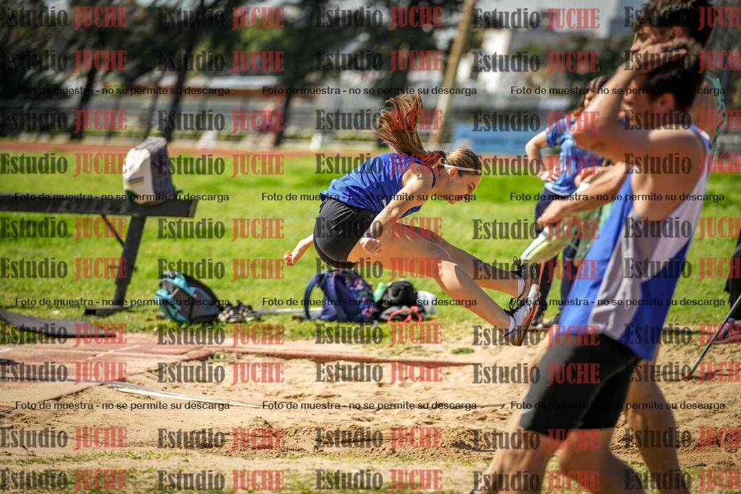 Fotos del salto en largo de mujeres - ambas categorías