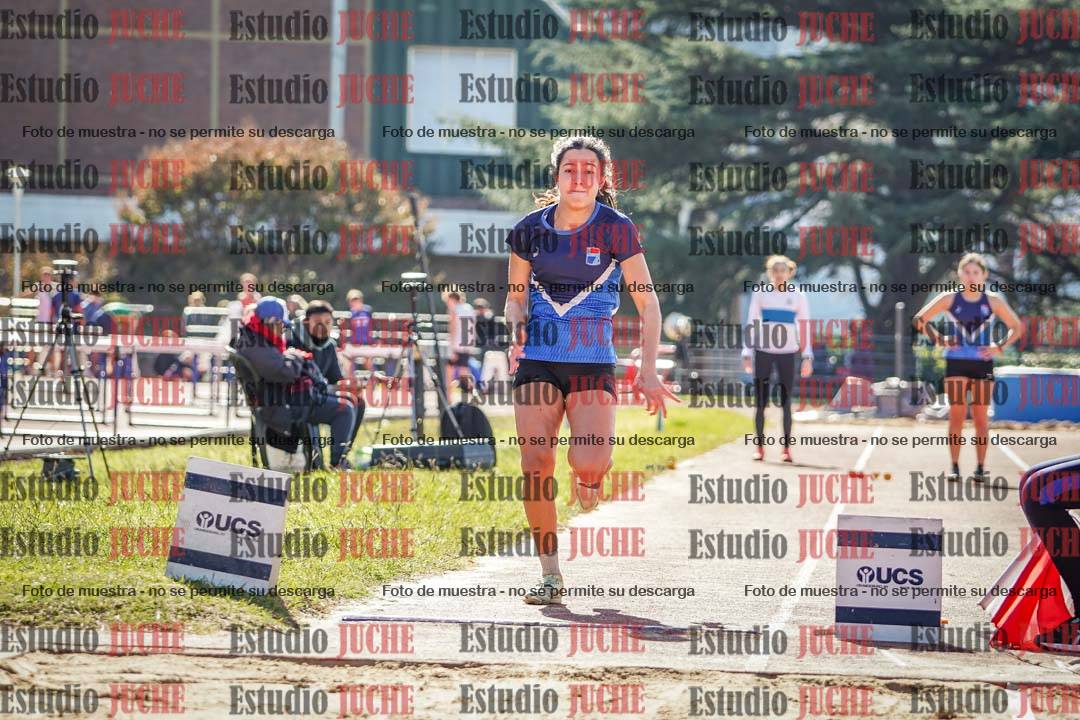 Fotos del salto en largo de mujeres